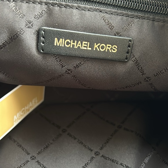 MICHAEL KORS NWT Tote - Picture 6 of 6
